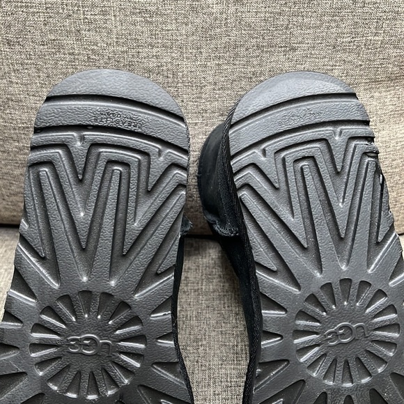 UGG Classic Mini II Genuine Shearling Lined Boot, BLACK SIZE 6 US   0398 - Picture 11 of 12